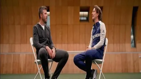 “NBA球星欧文左膝受伤，继承科比遗志”